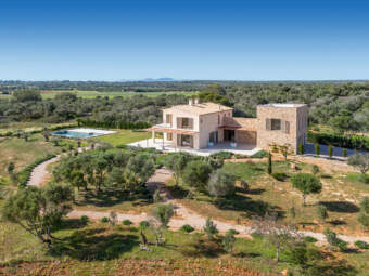 Stilvolle Neubaufinca mit Pool und herrlichen Weitblick in beliebter Lage nahe Santanyi