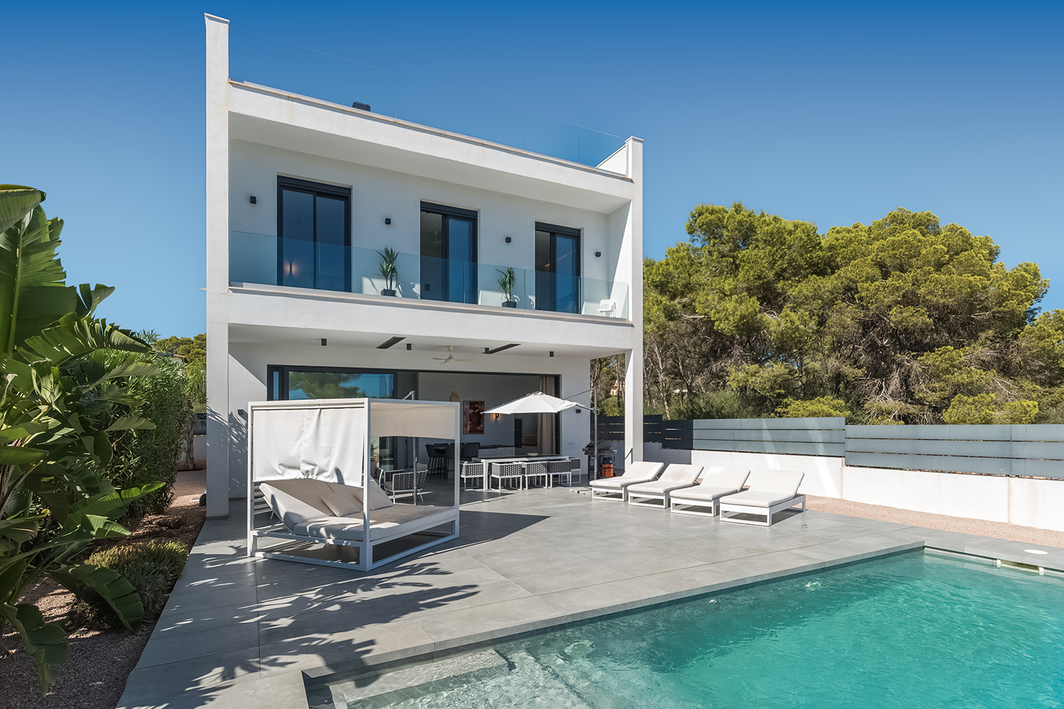 Villa von links